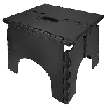 Banco plegable de plástico color negro con diseño compacto y asa de transporte integrada